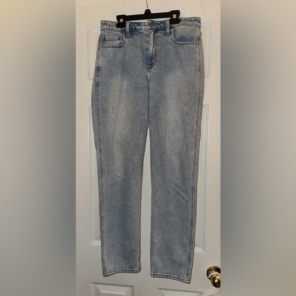 Hollister Vintage Stretch Ultra High-Rise Mom Jean - Picture 2 of 4
